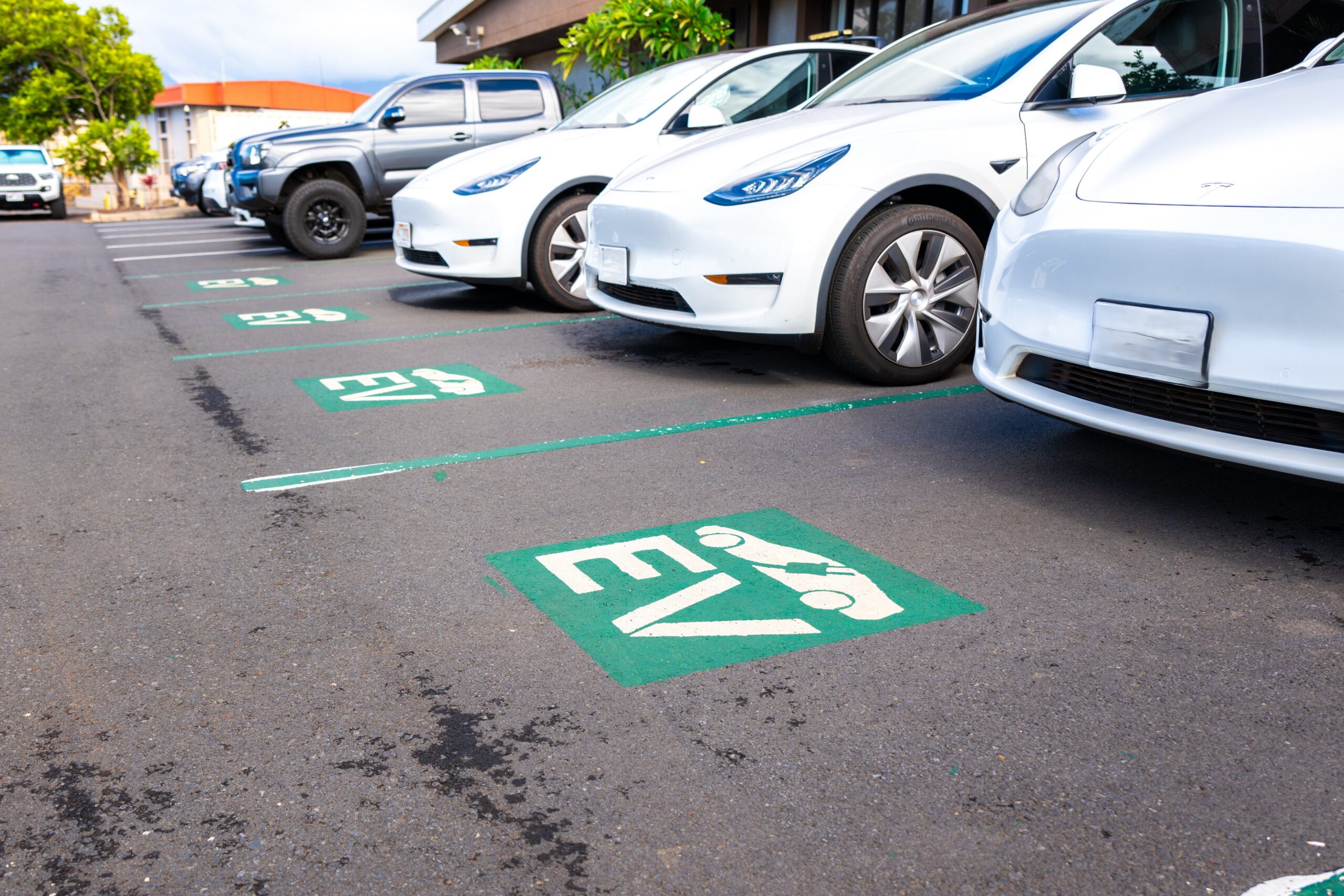 Electric vehicle charging spots in Hawaii. Courtesy: CDM Smith
