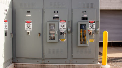Figure 1: A 13.2 kV vacuum circuit breaker switchgear with automatic throwover operation. Courtesy: SmithGroup